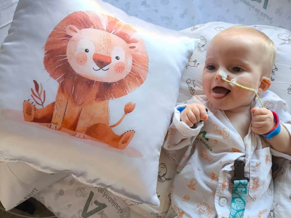 Leo, a pocos dias de darnos el alta en el hospital